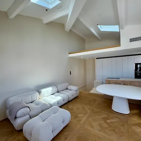 Townhouse In Tropez